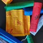 Guirlande de 10 drapeaux de prières tibétains multicolores de 17 cm sur 2 mètres